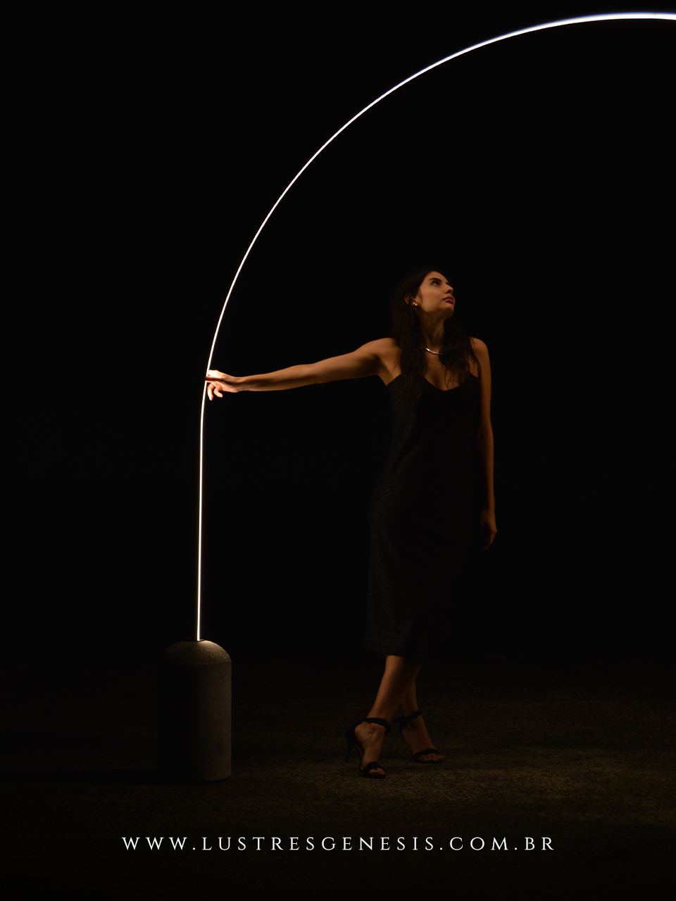 Lumin&aacute;ria Arcool: Design Contempor&acirc;neo em LED e Concreto